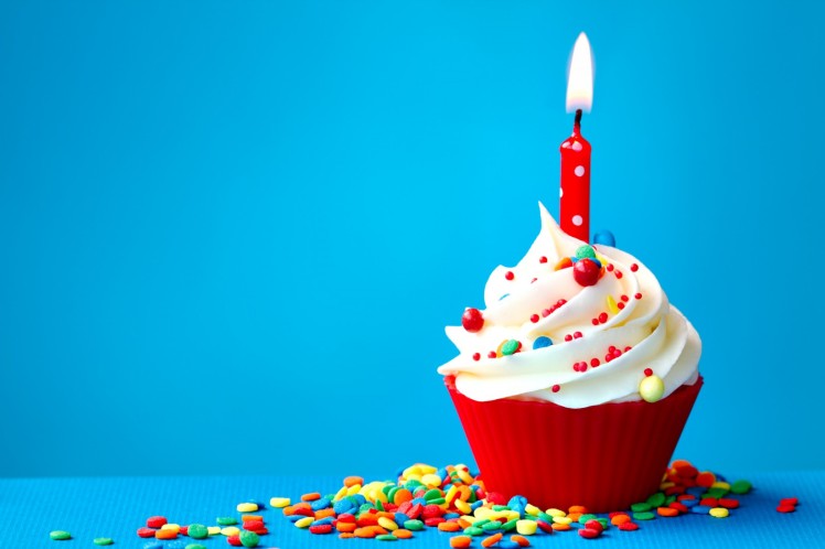 Birthday-colorful-cupcake